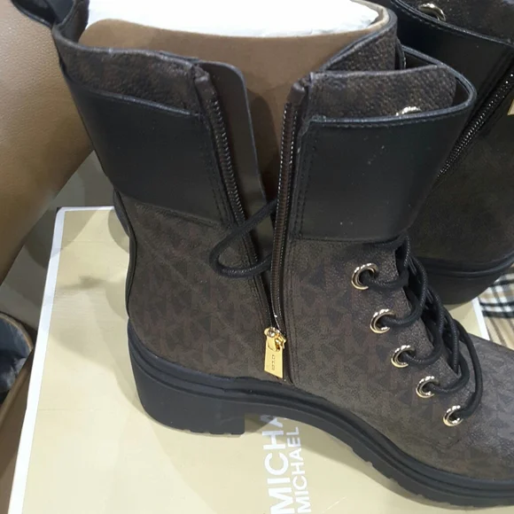 Michael kores Rorylug bootie